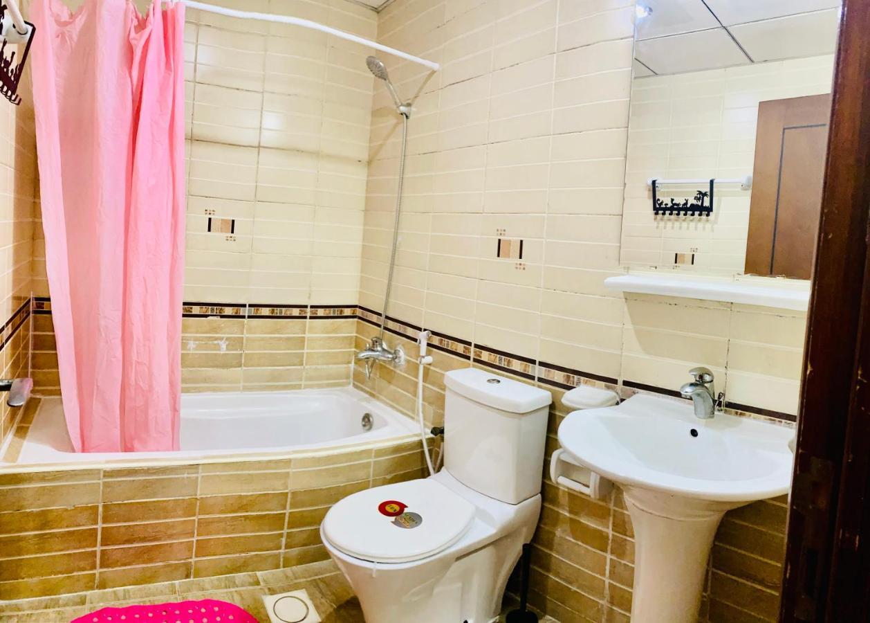 Nash Guest House Females Only Дубай Экстерьер фото