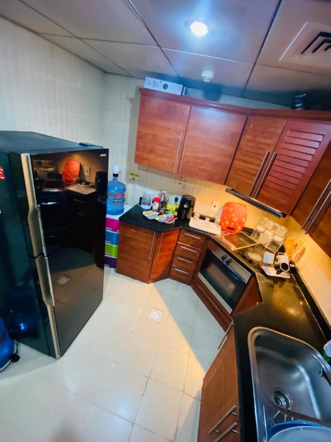 Nash Guest House Females Only Дубай Экстерьер фото